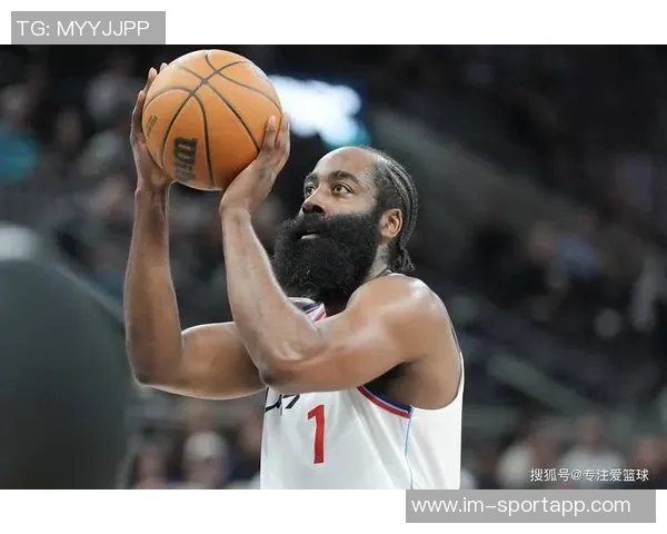 哈登幽默调侃鲍尔默球馆价值十亿成就球队主场优势